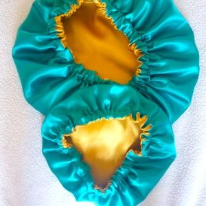 Mommy & me satin bonnet